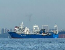 Bakamla RI Usir 5 Kapal Ikan Tiongkok yang Labuh Jangkar di Perairan Batam