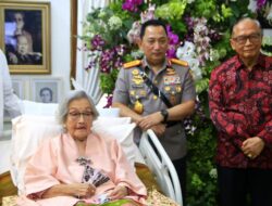 Kapolri Hadiri Perayaan Ulang Tahun ke-100 Ny. Meriyati Hoegeng, Simbol Kesetiaan dan Keteladanan