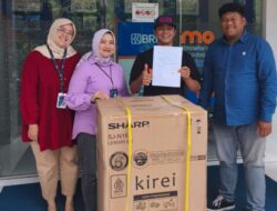 Bank BRI BO Kalideres Gelar Penyerahan Hadiah Undian Simpedes kepada Nasabah