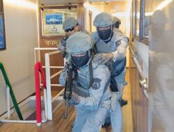 Bakamla RI dan Indian Coast Guard Gelar Passing Exercise di Laut Jawa