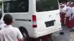 Mobil MBG Tabrak Pagar Sekolah dan Beberapa Siswa SDN 01 Kalibaru Cilincing