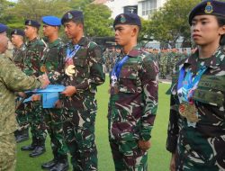 Danpushidrosal Beri Penghargaan Prajurit Berprestasi