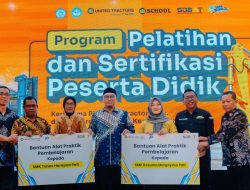 Siap Melangkah ke Dunia Kerja, United Tractors Berikan Pelatihan dan Sertifikasi di SMK Tunas Harapan Pati