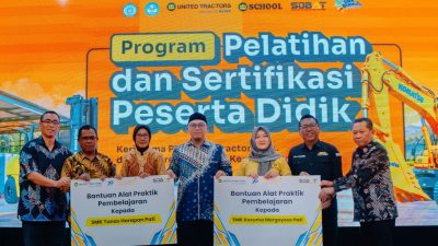 Siap Melangkah ke Dunia Kerja, United Tractors Berikan Pelatihan dan Sertifikasi di SMK Tunas Harapan Pati